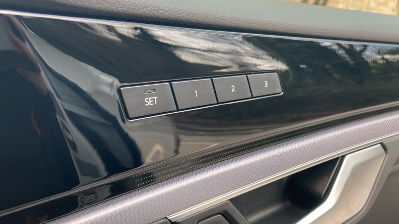 Volkswagen Touareg 3.0 V6 TDI 4Motion R-Line Tech 5dr Tip Auto Diesel Estate